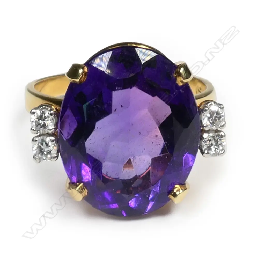 A stylish 18ct yellow gold large amethyst and diamond ring, Image 1++