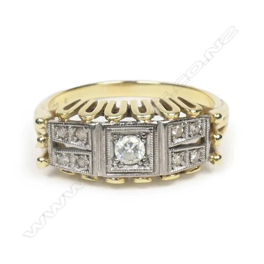 An Art Deco 14ct gold and diamond ring, Image 1++