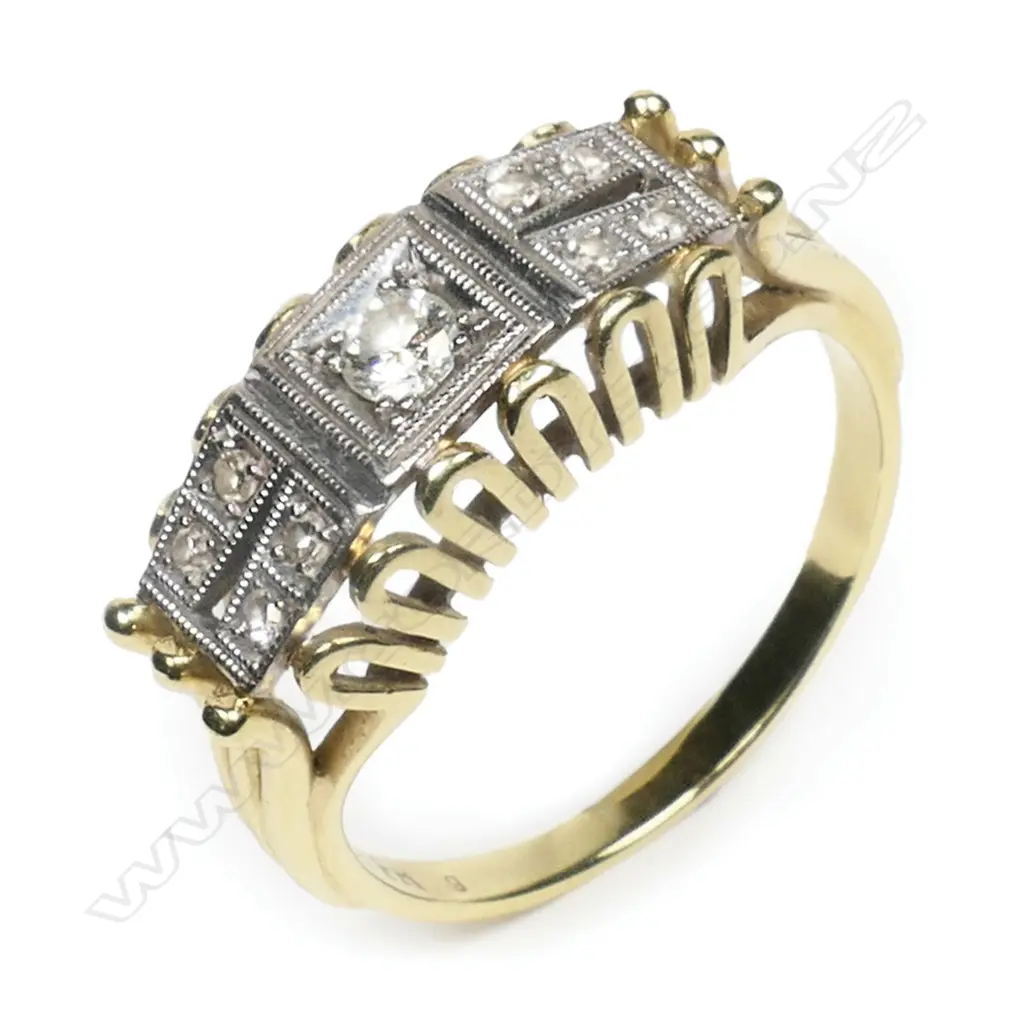 An Art Deco 14ct gold and diamond ring, Image 1++