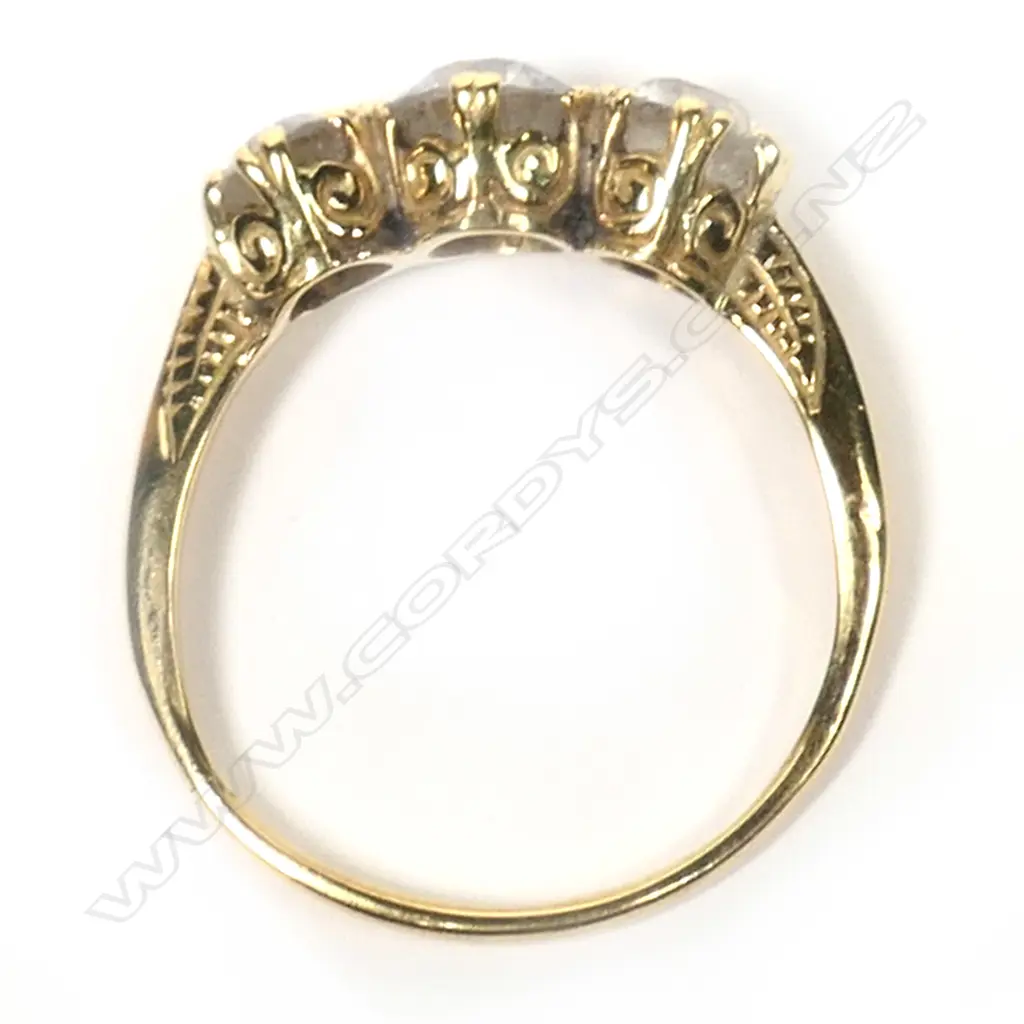 An estate 18ct. gold and three stone diamond ring, Image 1++