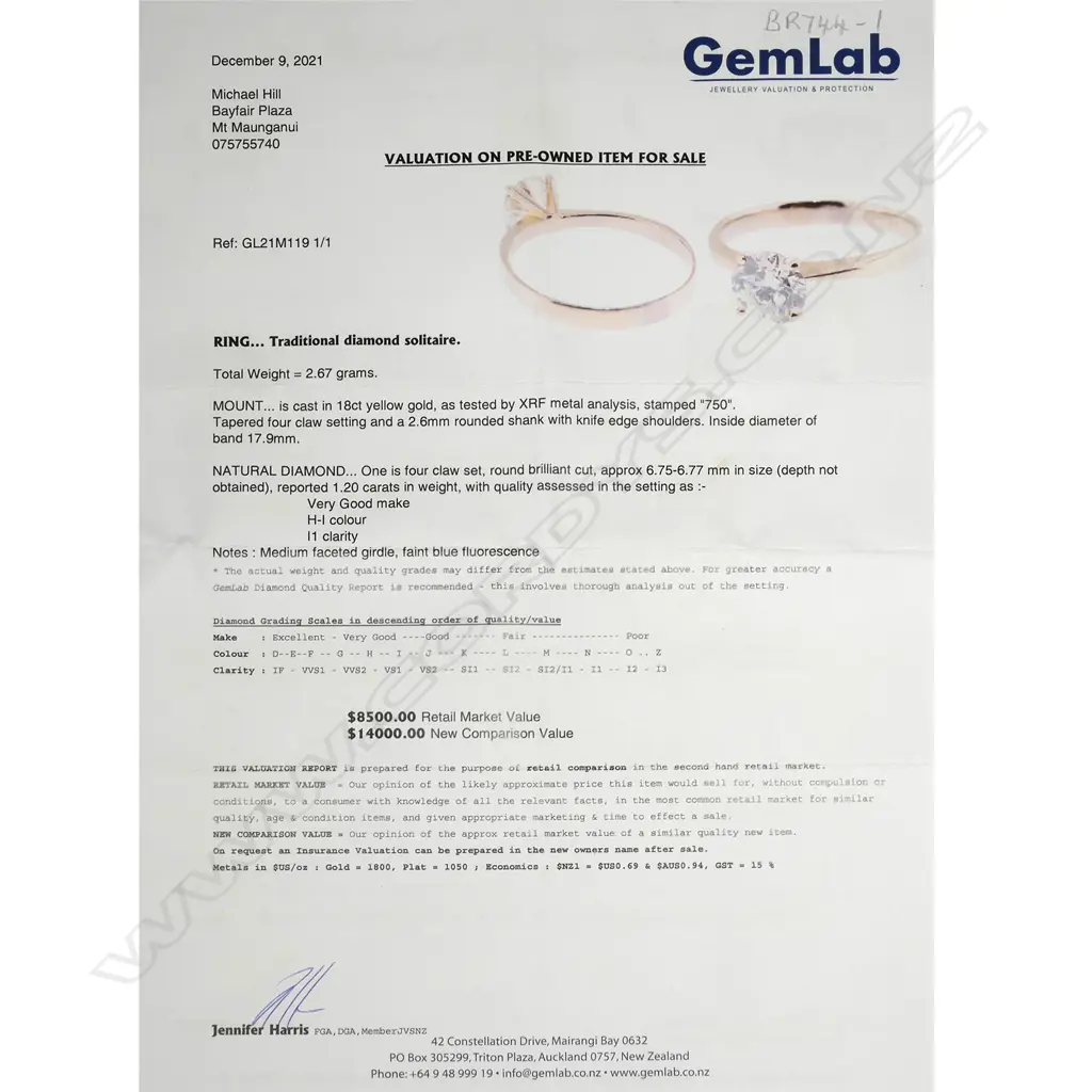 An 18ct gold and diamond solitaire ring, Image 1++