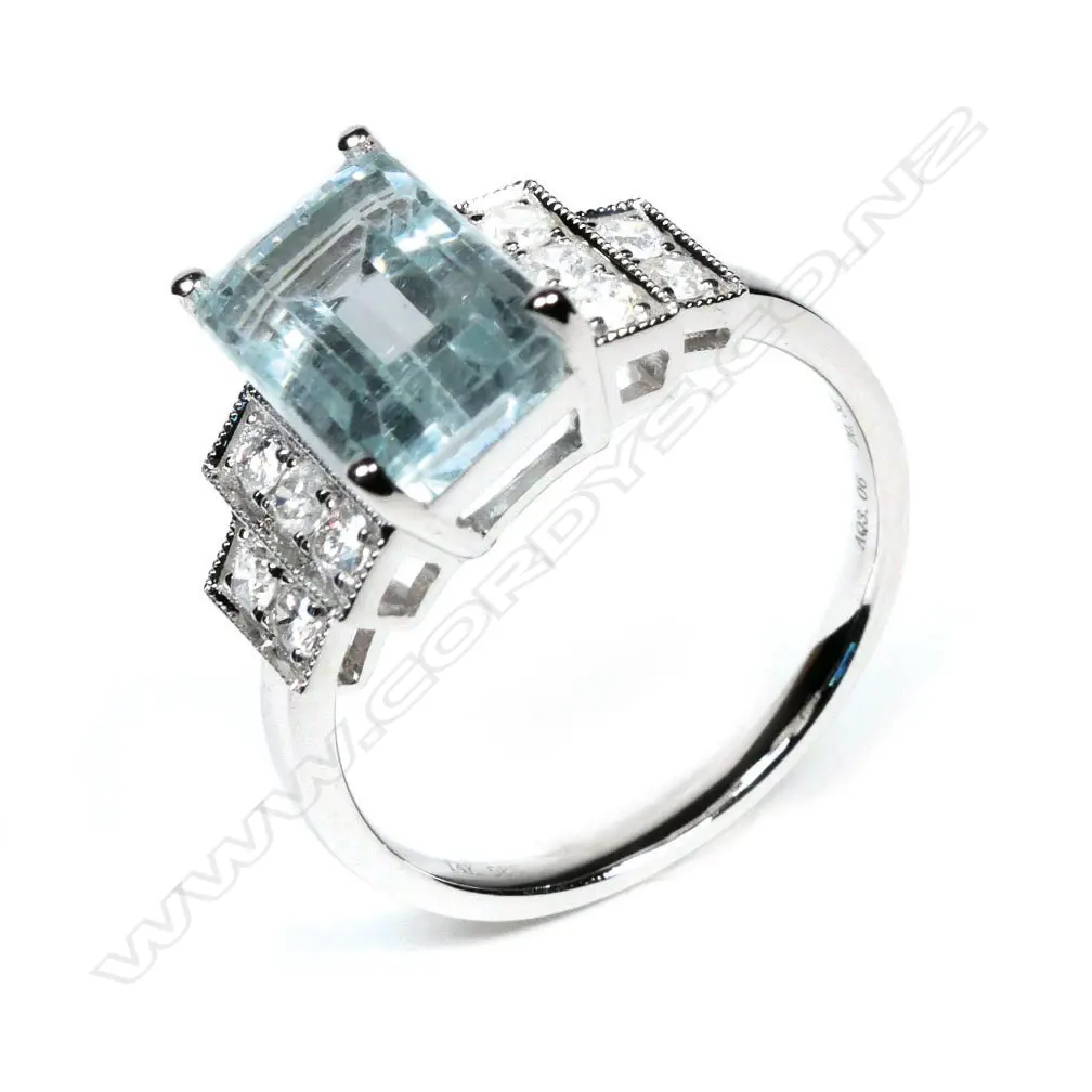 A 14ct white gold Image 1++