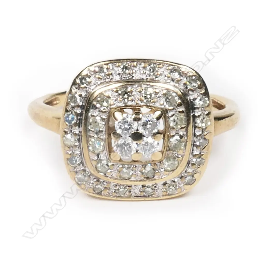 A 9ct gold and diamond vintage style cluster ring, Image 1++