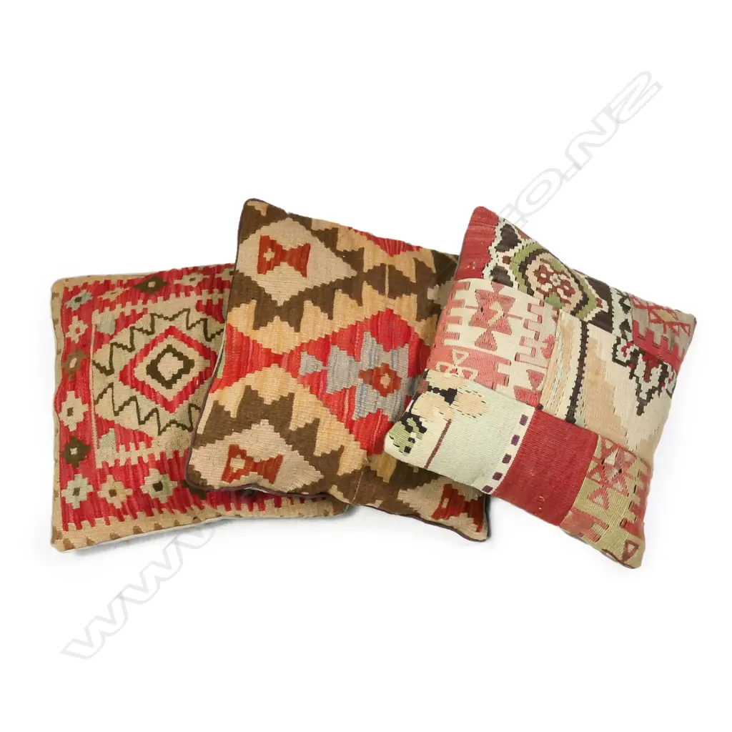 Three scatter cushions with old Turkish kilim faces, Image 1++