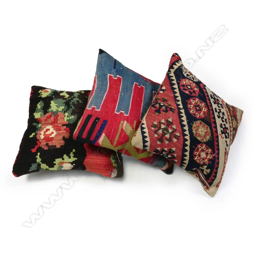 Three scatter cushions with old Turkish kilim faces, Image 1++