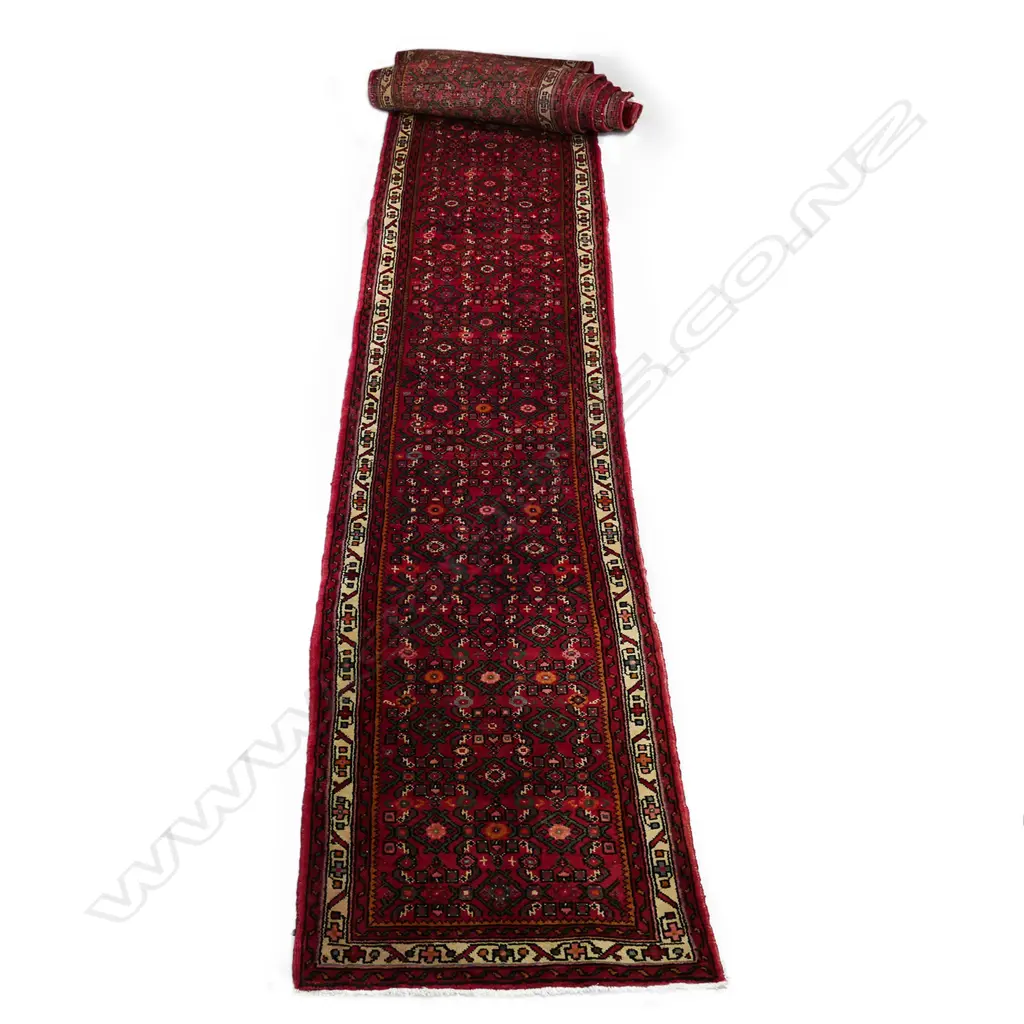A hand knotted Persian Hosseinabad runner, Image 1++