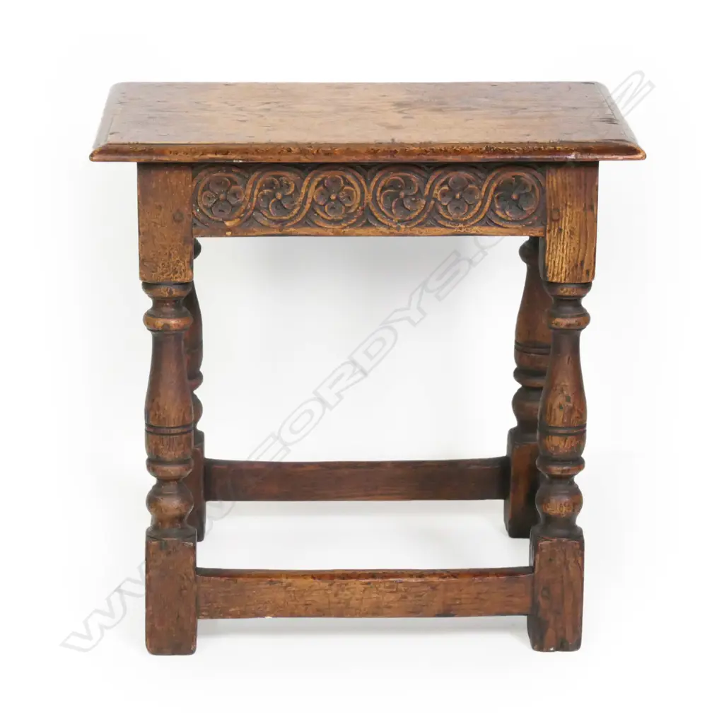 A pair of oak Jacobean style joint stools, Image 1++