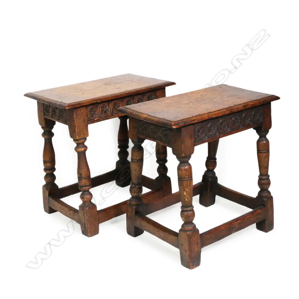 A pair of oak Jacobean style joint stools, Image 1++