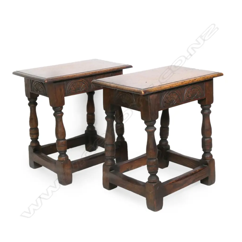 A pair of oak Jacobean style joint stools, Image 1++