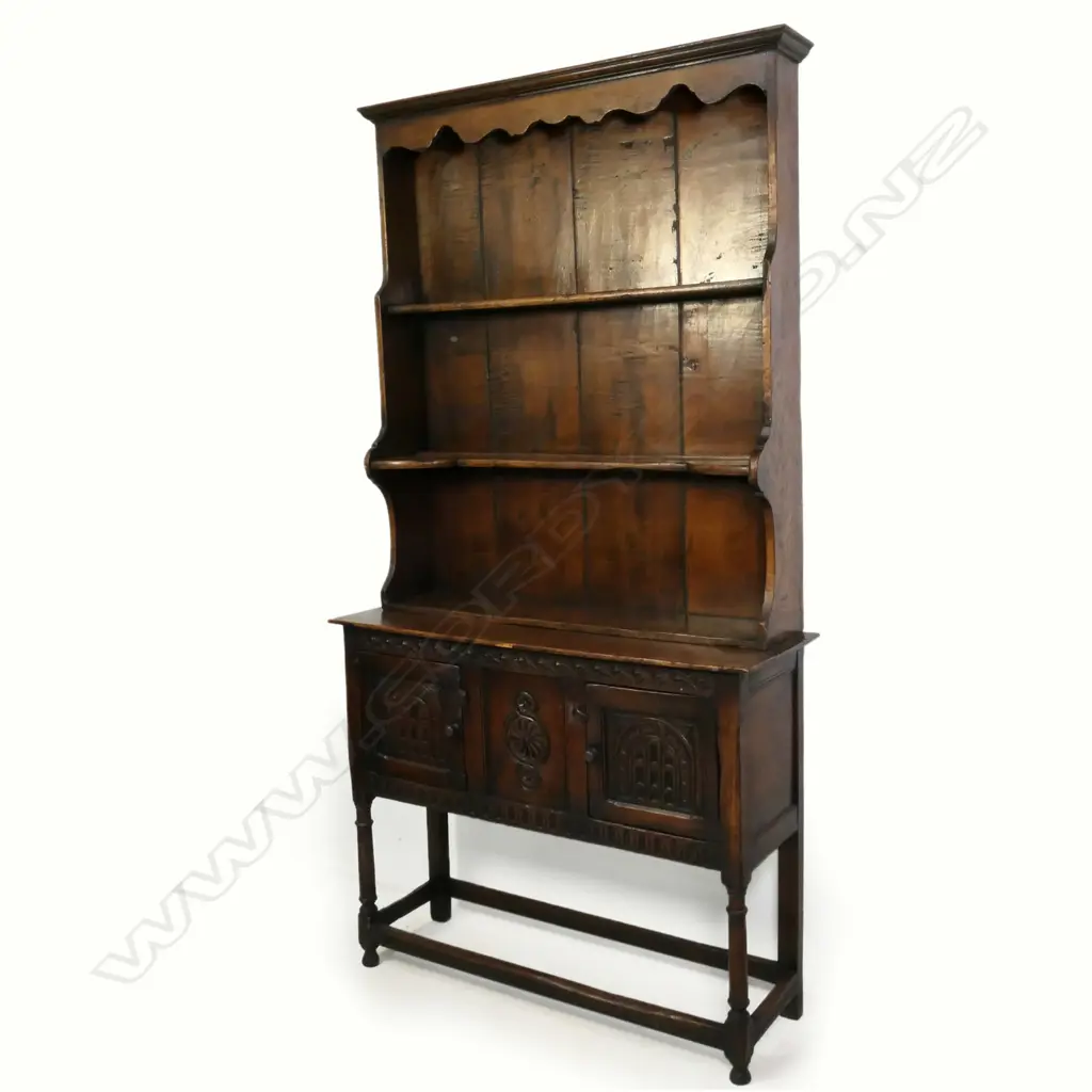 An oak Jacobean style dresser Image 1++