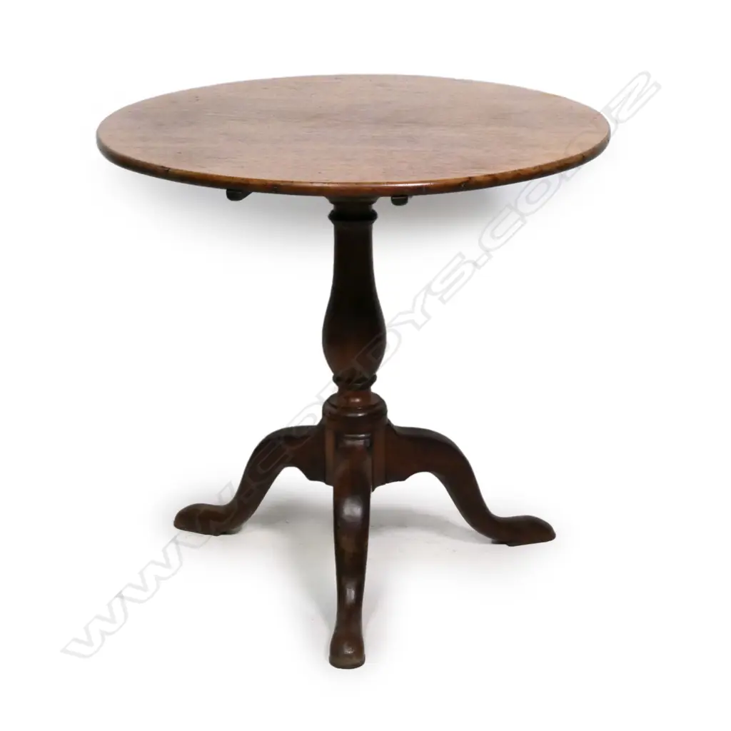 A Georgian mahogany tilt top wine table, Image 1++