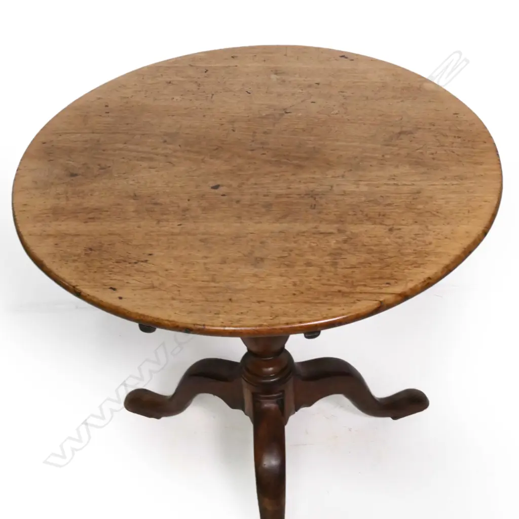 A Georgian mahogany tilt top wine table, Image 1++