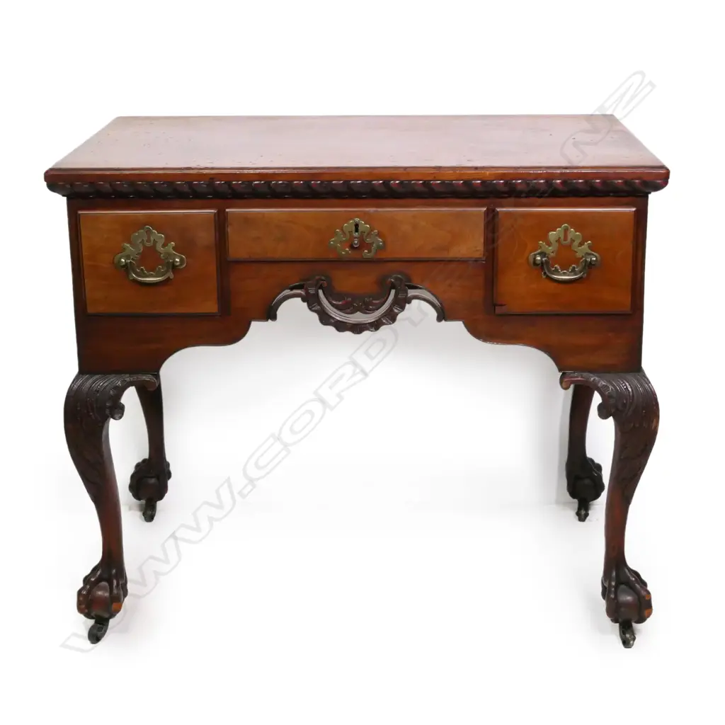 A Georgian mahogany Queen Anne style lowboy, Image 1++