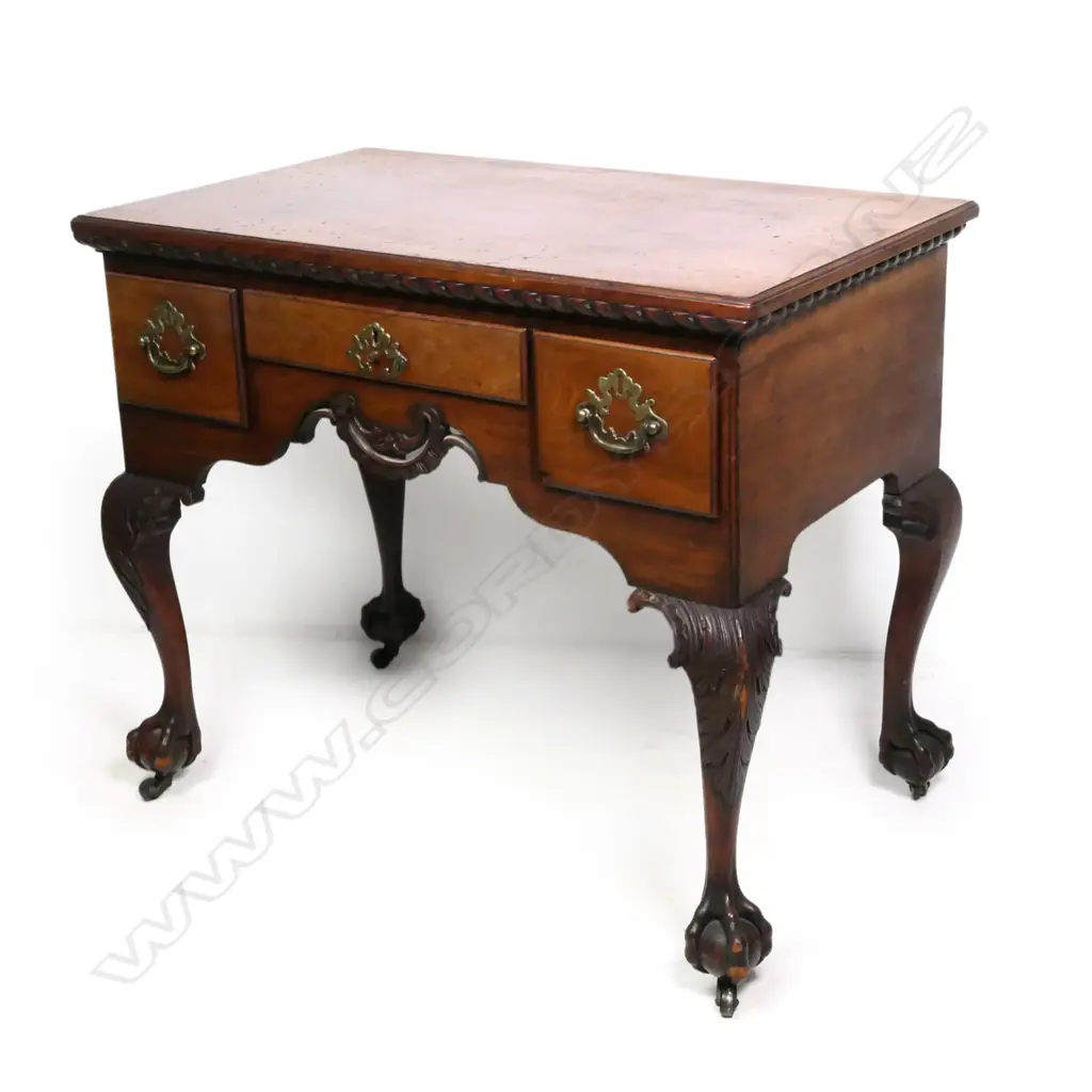 A Georgian mahogany Queen Anne style lowboy, Image 1++