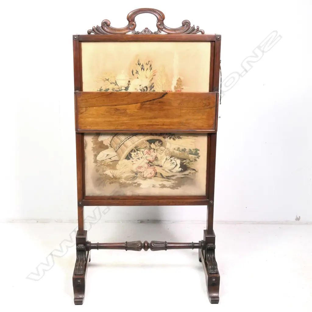A Victorian rosewood embroidered fire screen, Image 1++