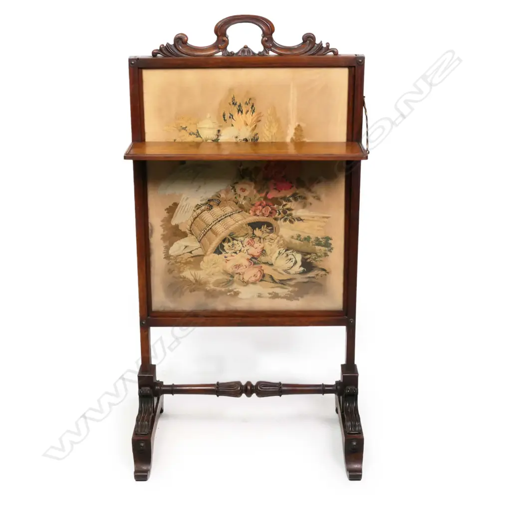 A Victorian rosewood embroidered fire screen, Image 1++