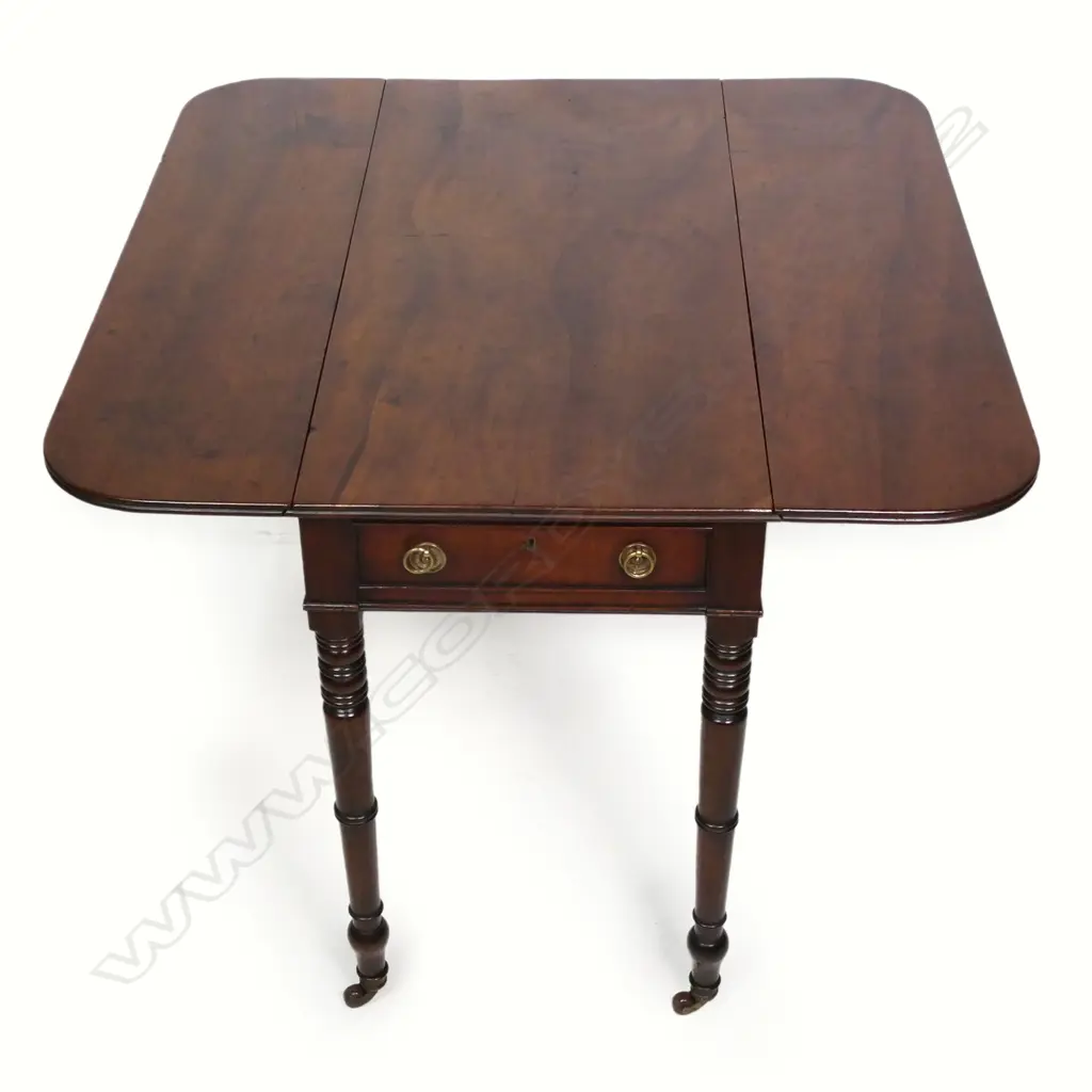 A Georgian mahogany Pembroke table, Image 1++