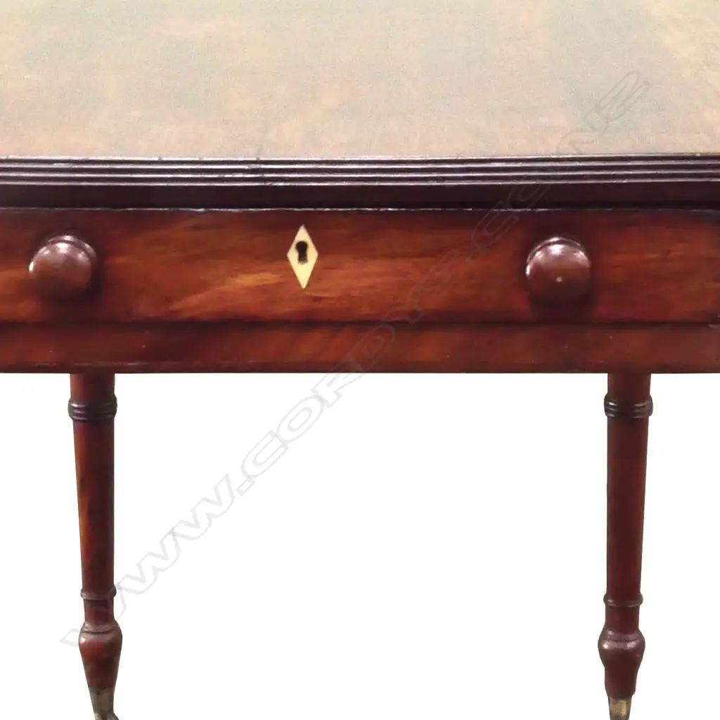 A Georgian mahogany Pembroke table Image 1++