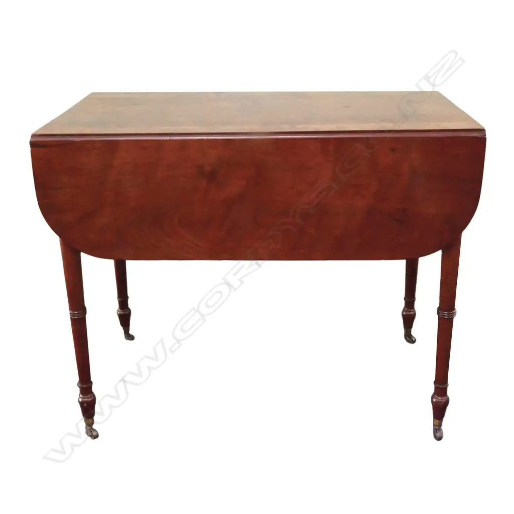 A Georgian mahogany Pembroke table Image 1++