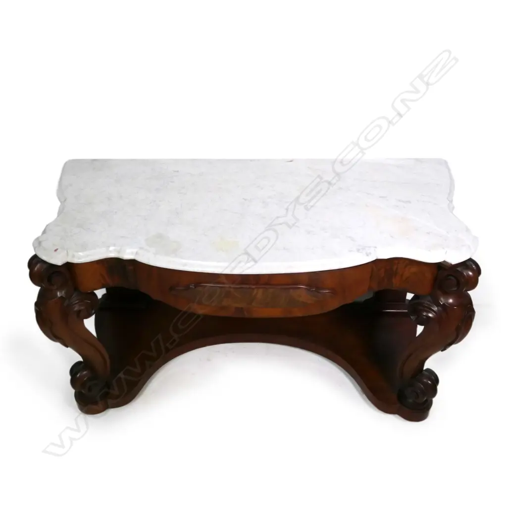 A Victorian mahogany serpentine washstand, Image 1++