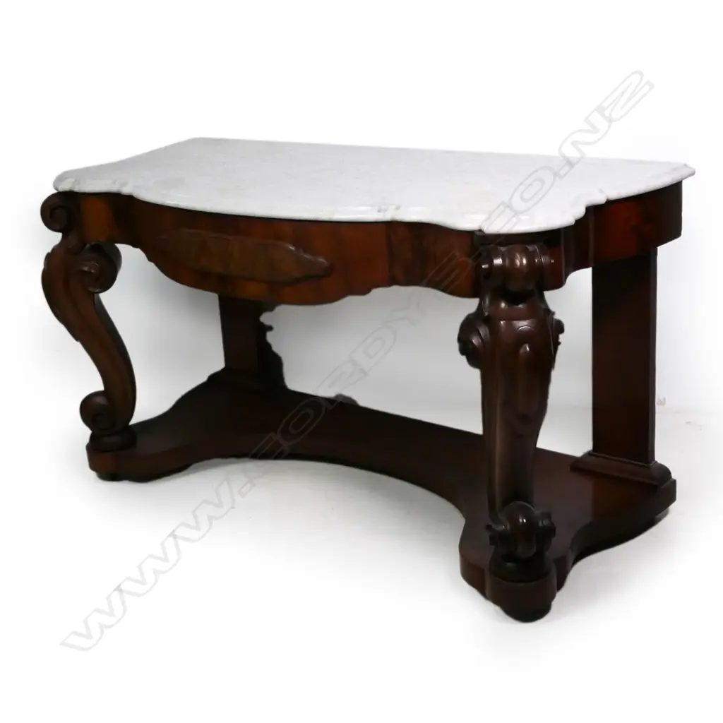 A Victorian mahogany serpentine washstand, Image 1++