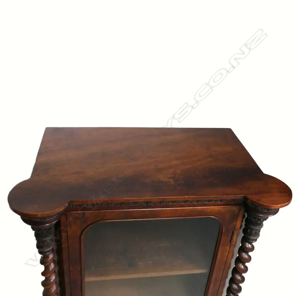 A Victorian mahogany pier cabinet, Image 1++