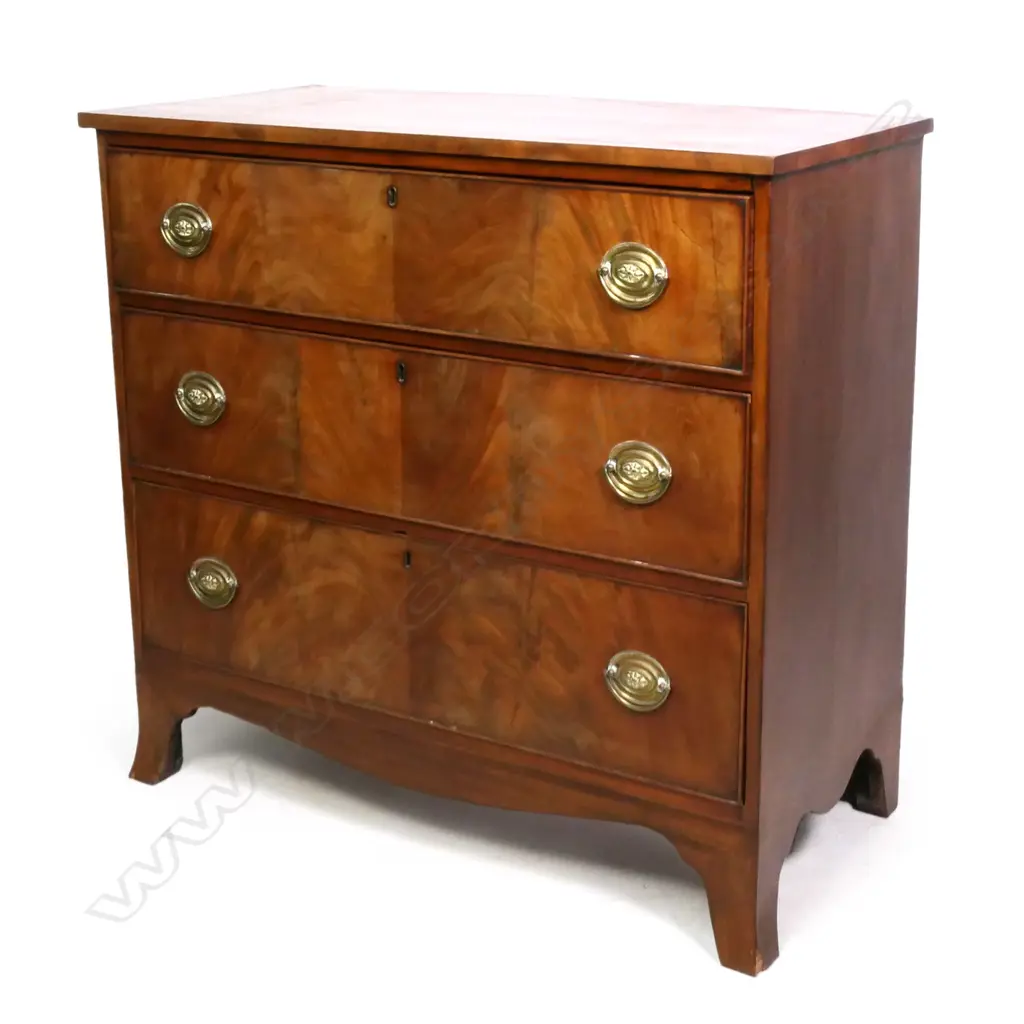 A small proportion Georgian mahogany chest of drawers, Image 1++
