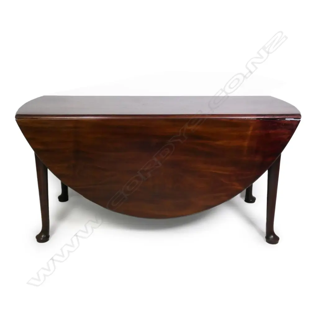 A substantial Georgian mahogany drop leaf table, Image 1++