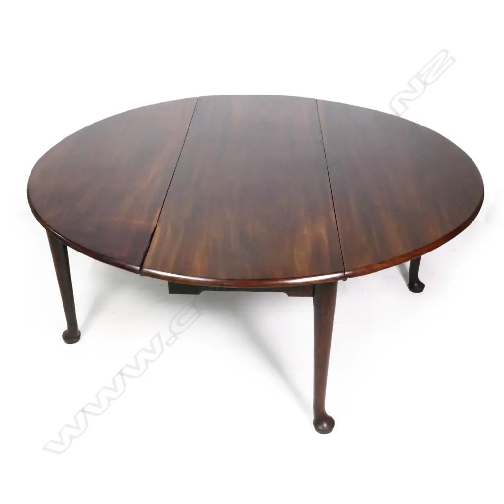 A substantial Georgian mahogany drop leaf table, Image 1++