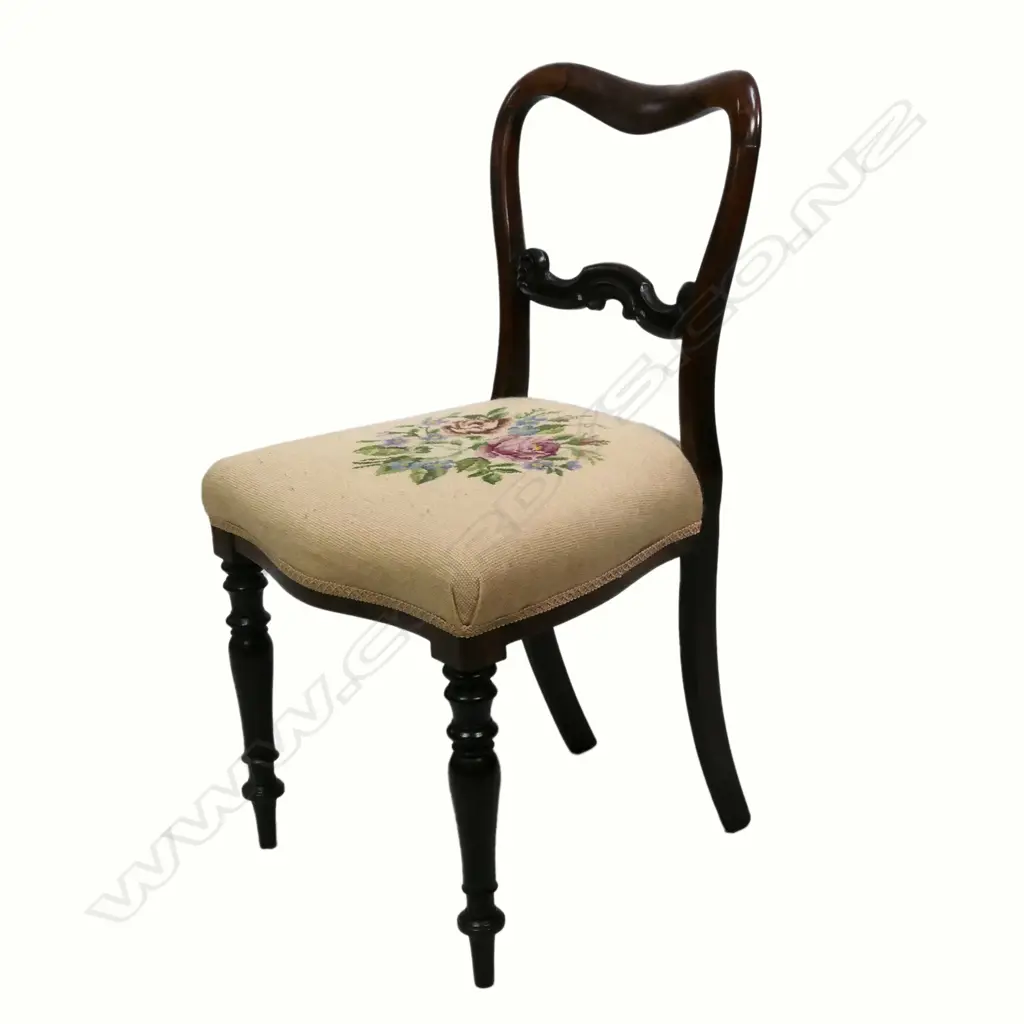 A set of six Victorian saddle back dining chairs, Image 1++