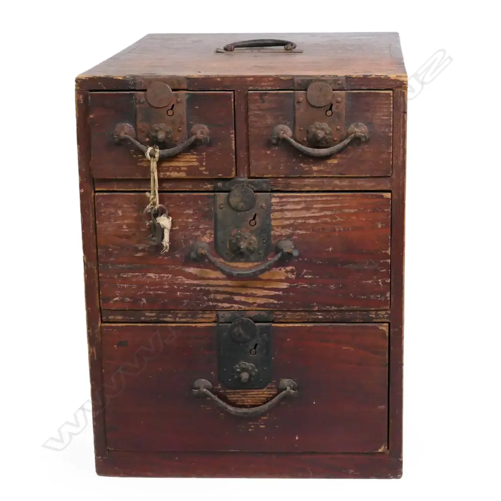 A c1900 Japanese Kodansu collector's chest Image 1++