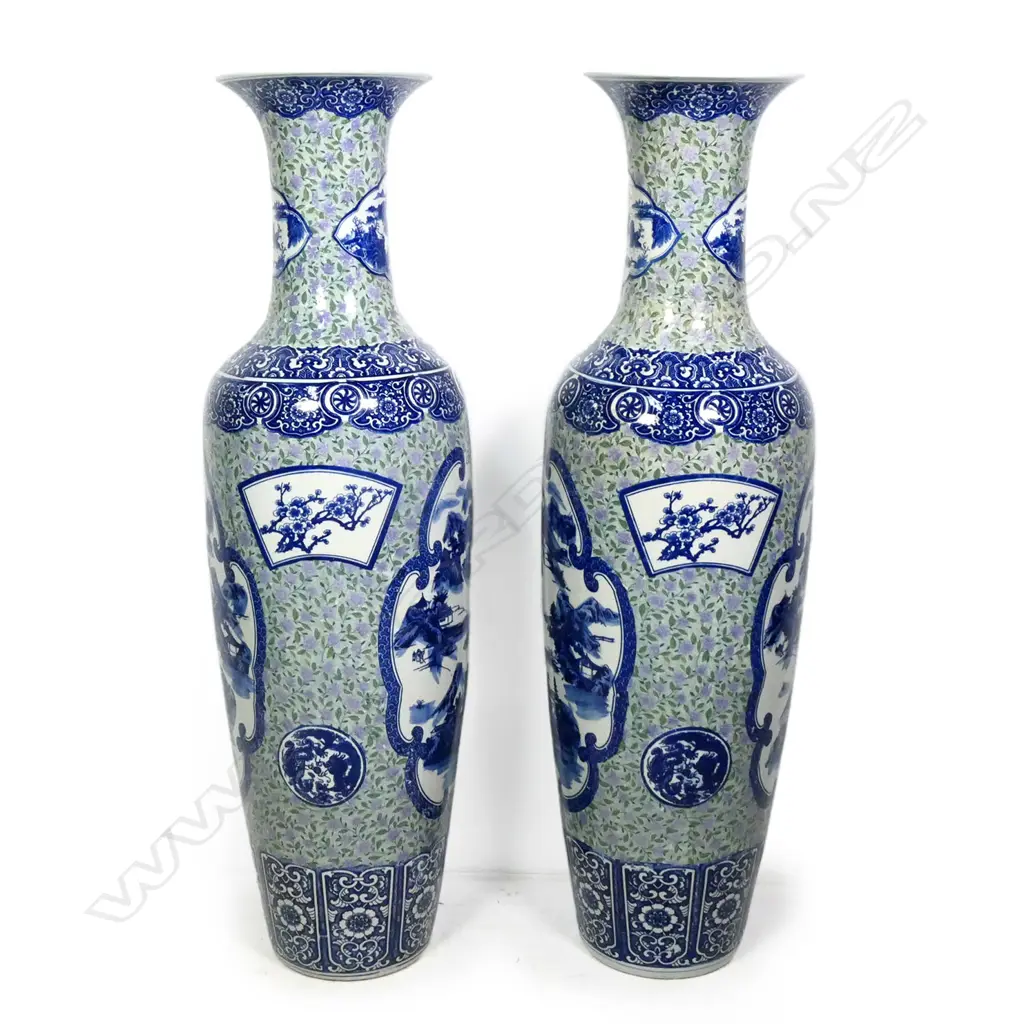 A pair of large and impressive 20thC Chinese floor standing vases, Image 1++