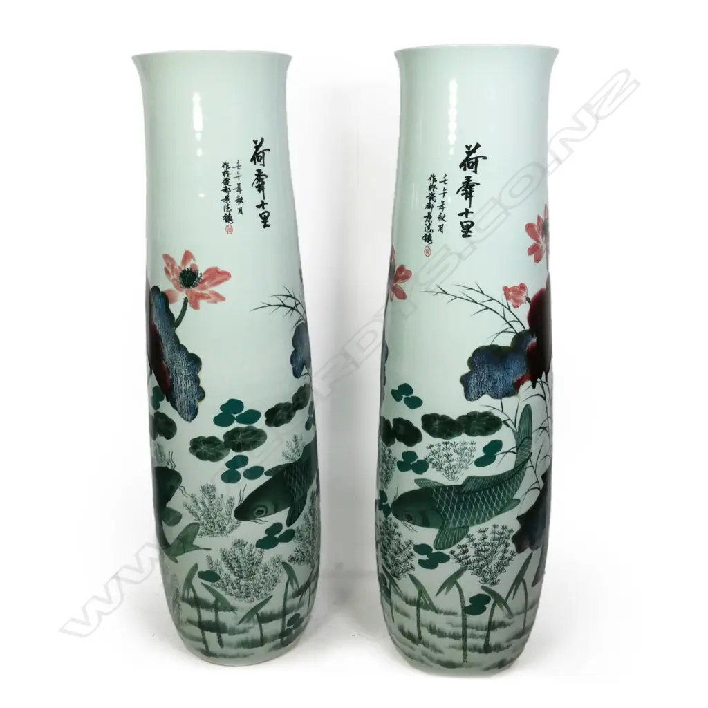 A pair of large and impressive 20thC Chinese floor standing vases, Image 1++