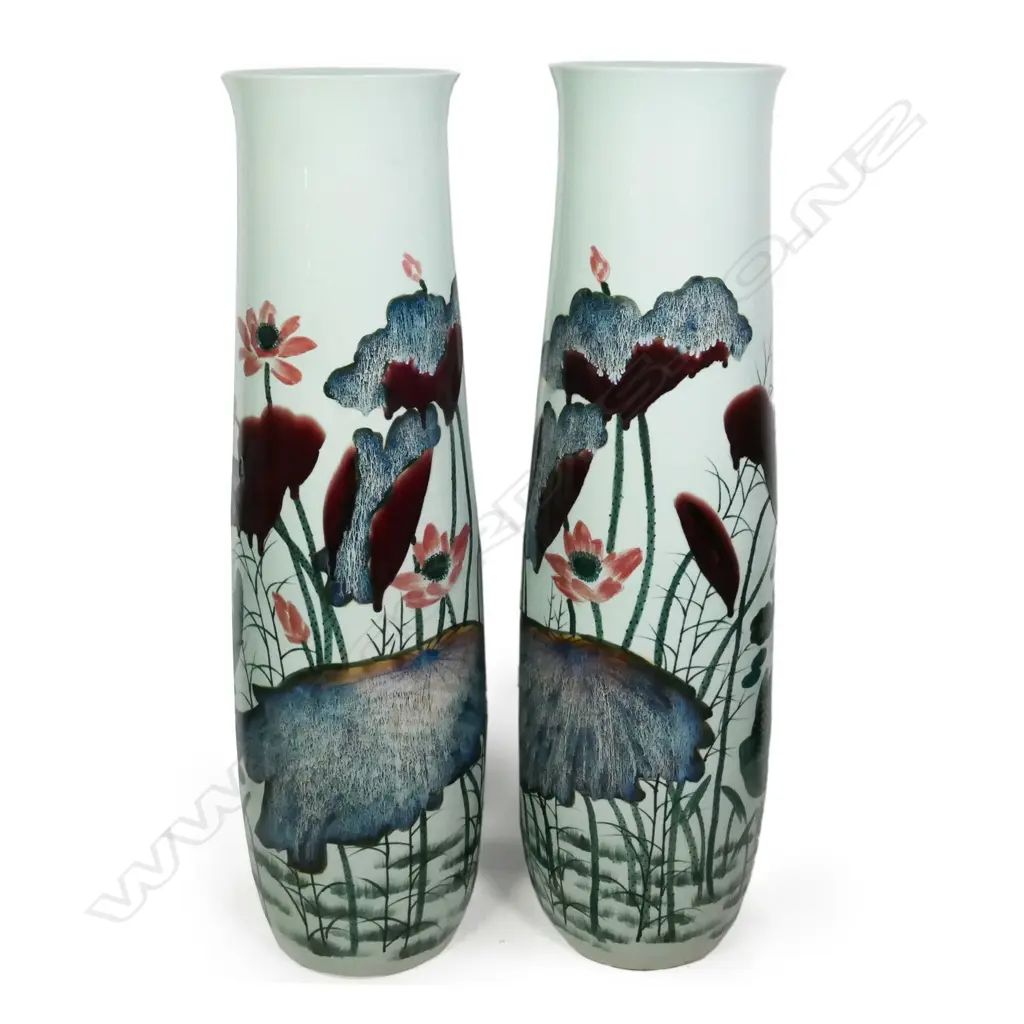 A pair of large and impressive 20thC Chinese floor standing vases, Image 1++