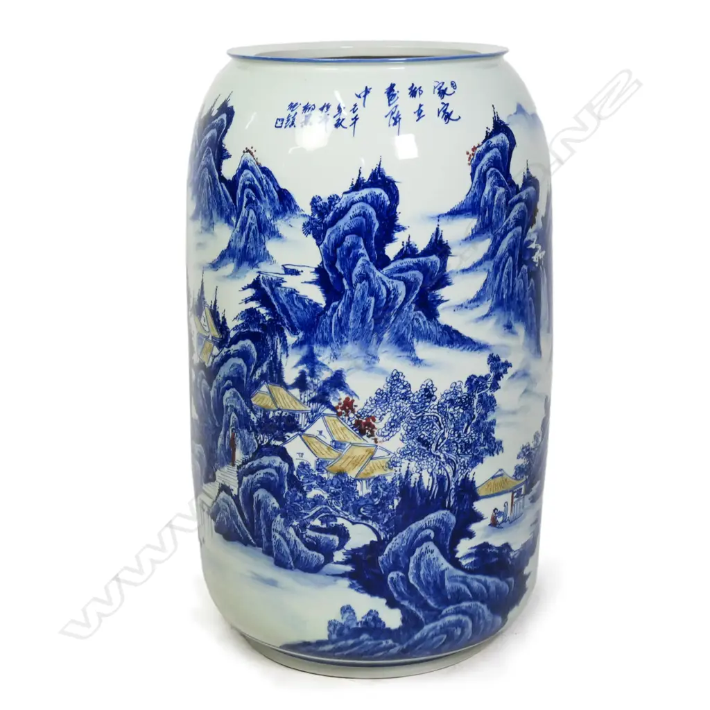 A large Chinese blue and white vase, Image 1++