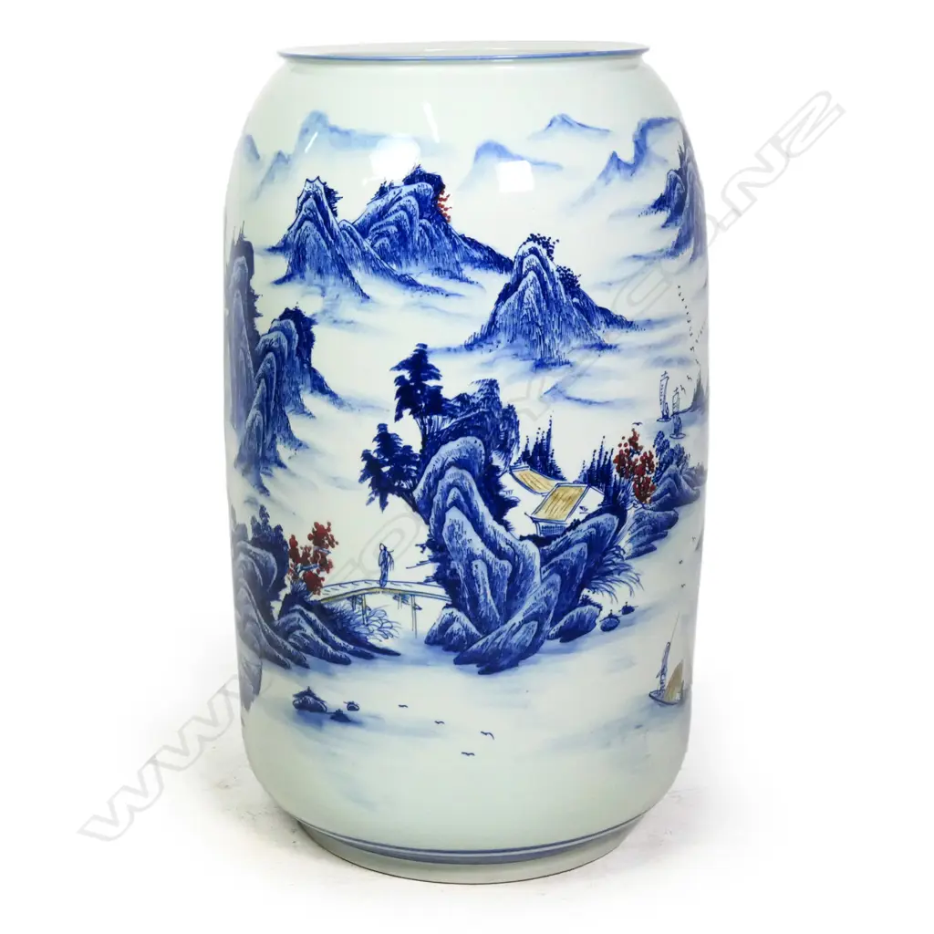 A large Chinese blue and white vase, Image 1++