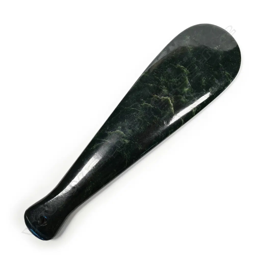 A contemporary Māori pounamu mere, Image 1++