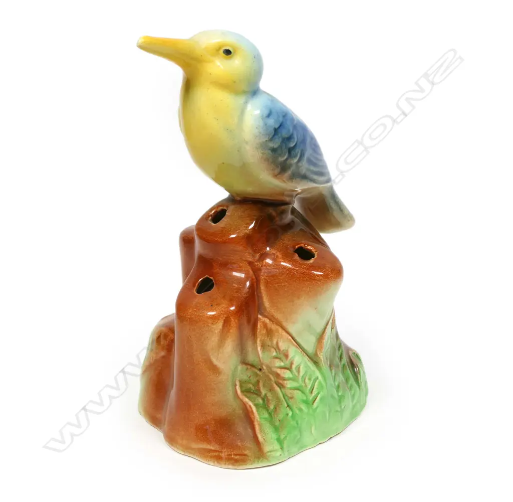 A Crown Lynn Kingfisher bird ornament, Image 1++