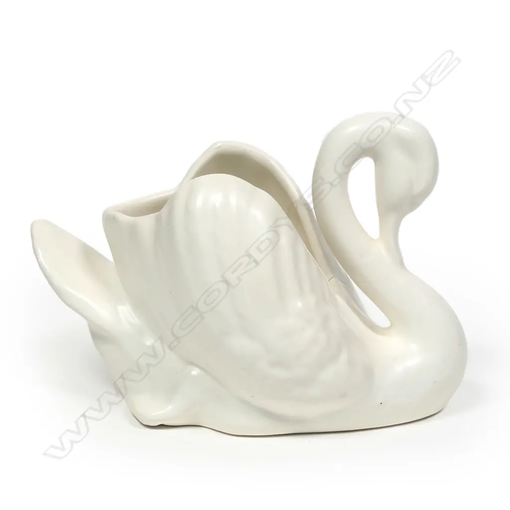 A Crown Lynn small white swan, Image 1++