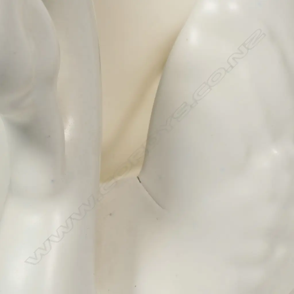 A Crown Lynn small white swan, Image 1++