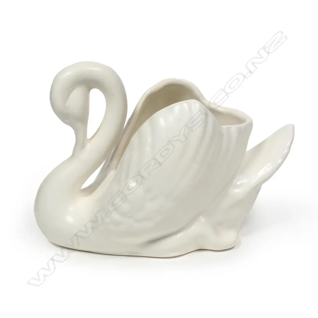 A Crown Lynn small white swan, Image 1++