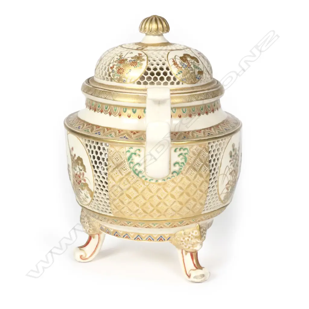 A fine Japanese Satsuma reticulated tripod koro Image 1++