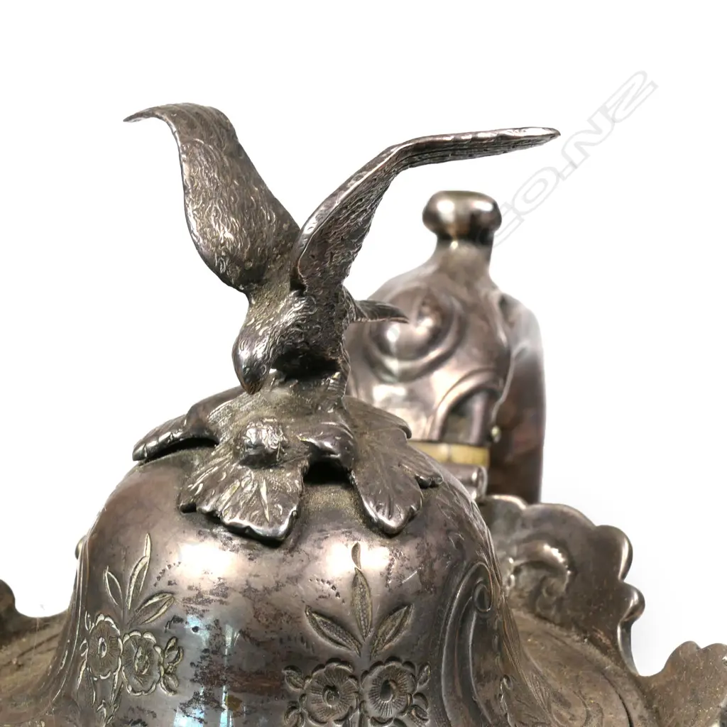 A Victorian silver coffee pot, Image 1++