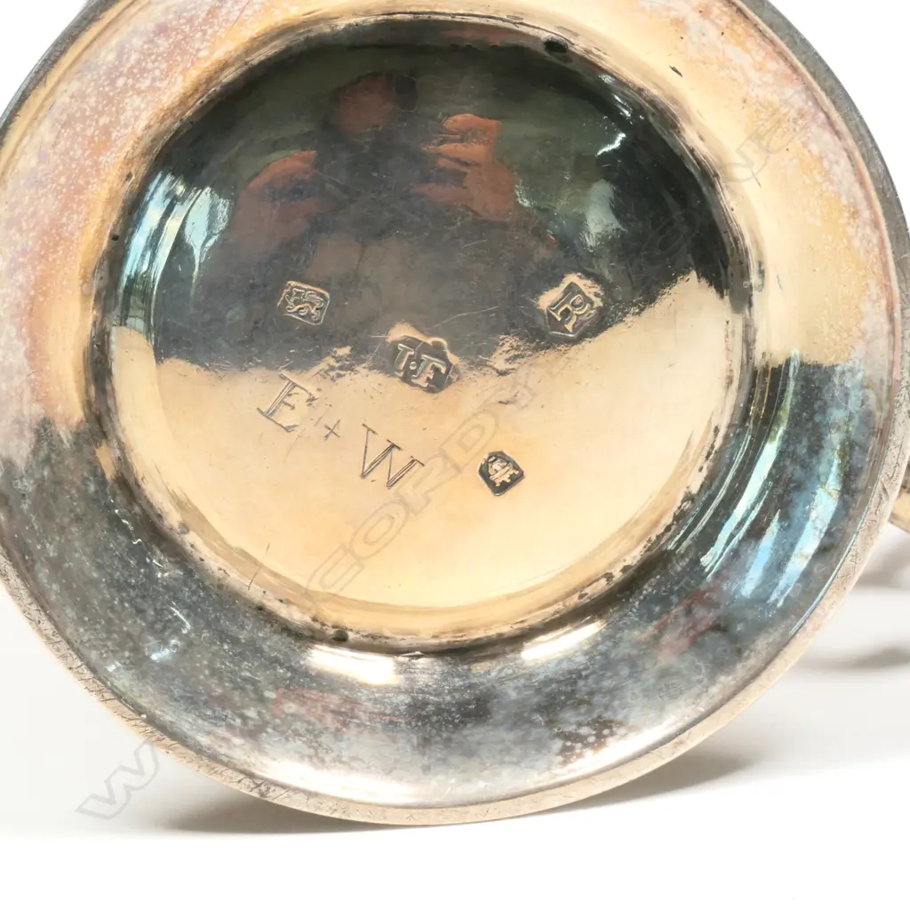 A George III silver baluster mug, Image 1++