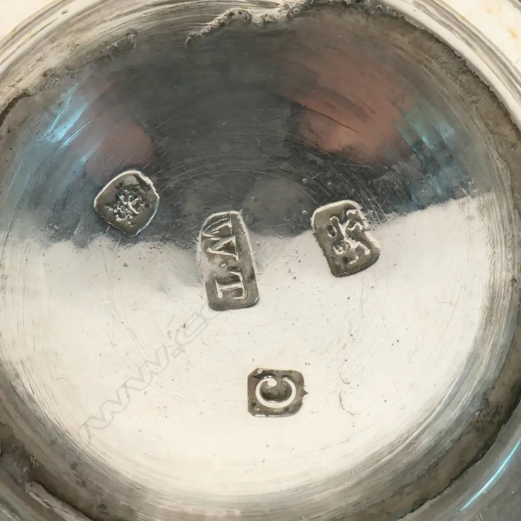 A George III silver baluster mug, Image 1++
