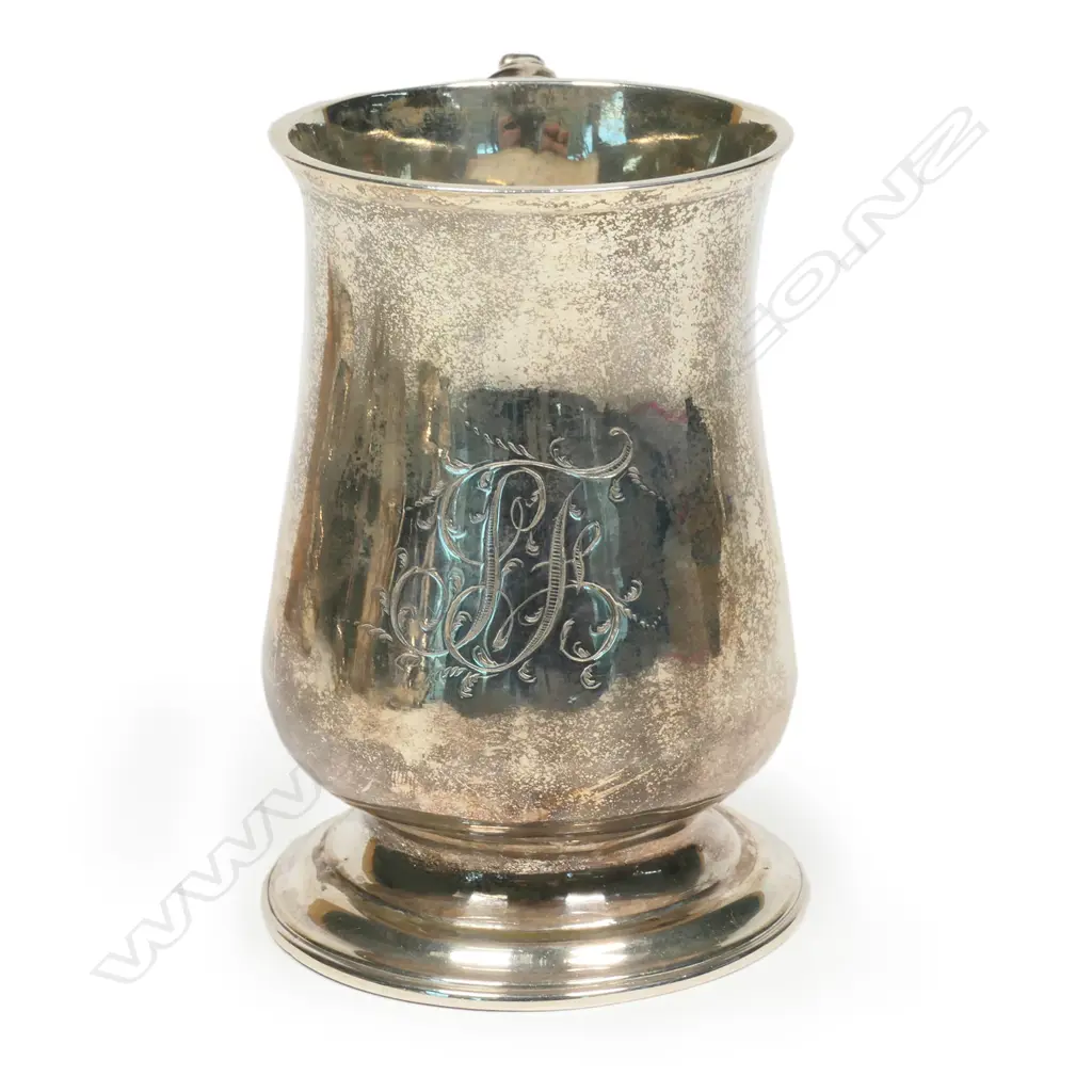A George III silver baluster mug, Image 1++