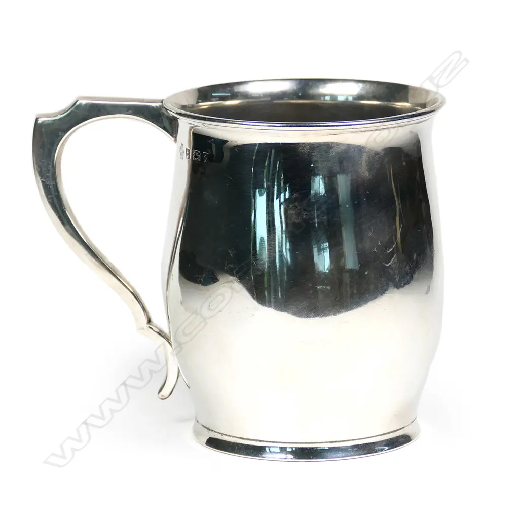 A silver mug, Image 1++