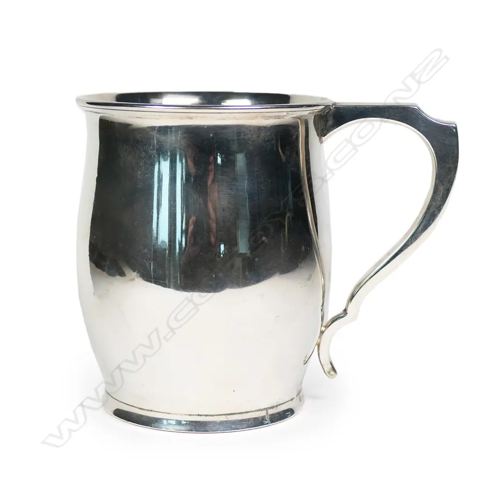 A silver mug, Image 1++