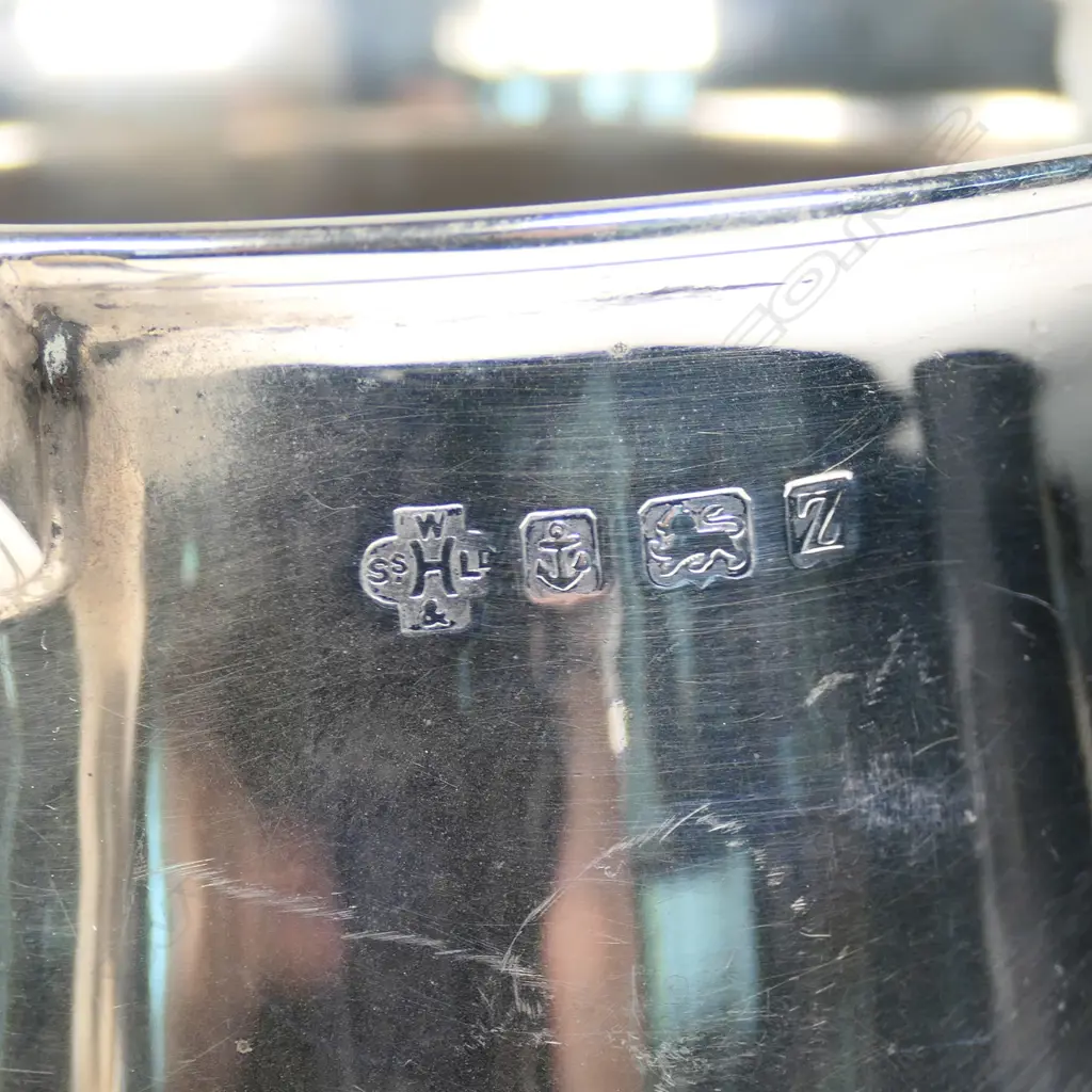 A silver mug, Image 1++