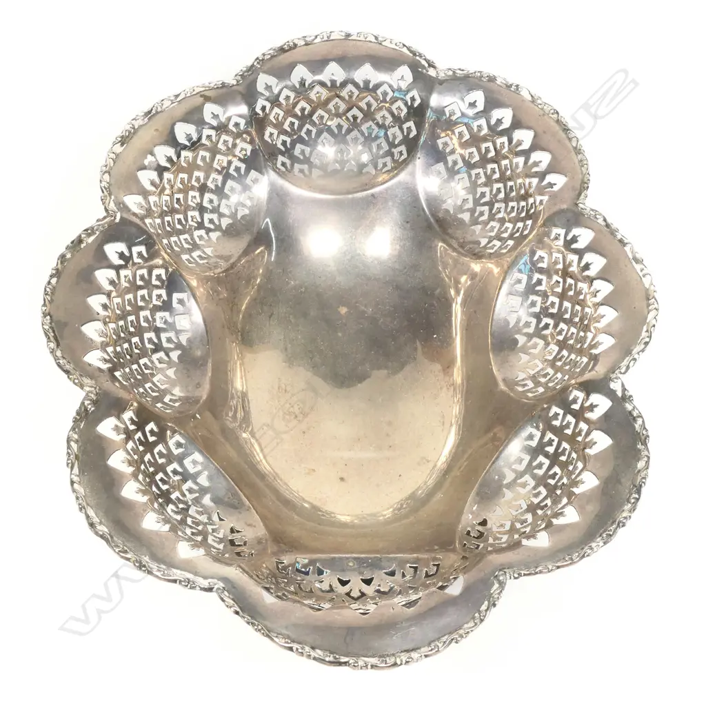 A large silver oval pedestal bowl, Image 1++